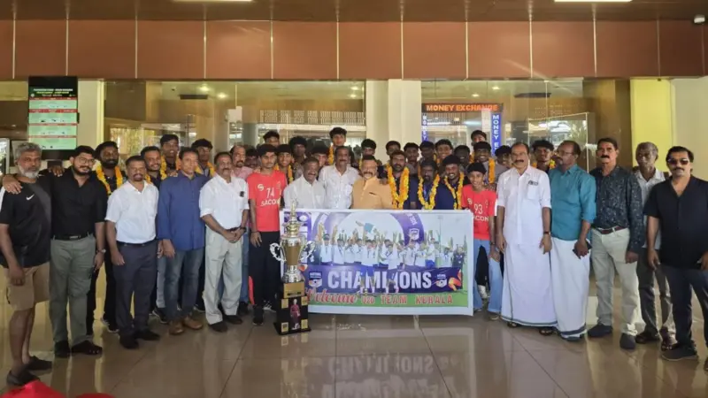 ദേശീയ ചാമ്പ്യന്മാരായ അണ്ടര്‍-20 കേരള ടീമിന് കൊച്ചി അന്താരാഷ്ട്ര വിമാനത്താവളത്തില്‍ രാജകീയ വരവേല്‍പ്പ്