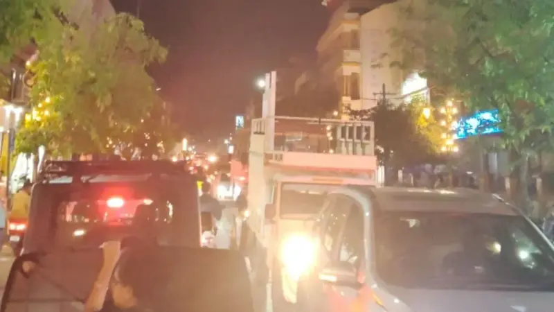 Satara : 'तरुण भारत'च्या बातमीचा इफेक्ट! साताऱ्यात रस्त्यावरील अतिक्रमणाबाबत २४ तासांत कारवाईचे आदेश