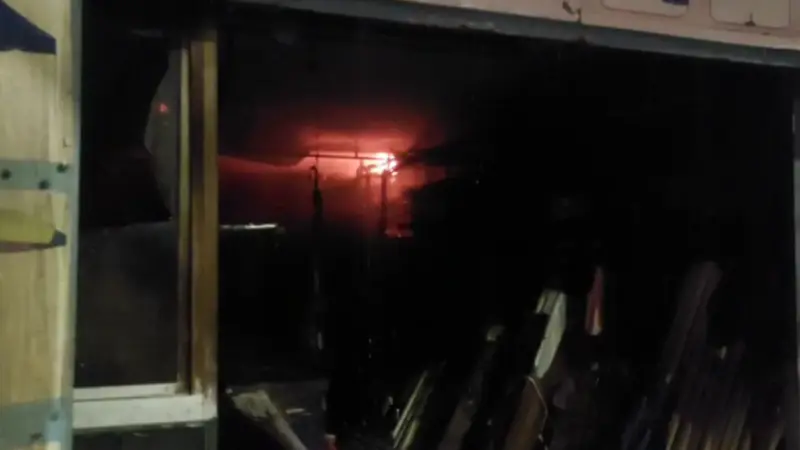 Massive Fire in Budhwar Peth; Short Circuit Likely