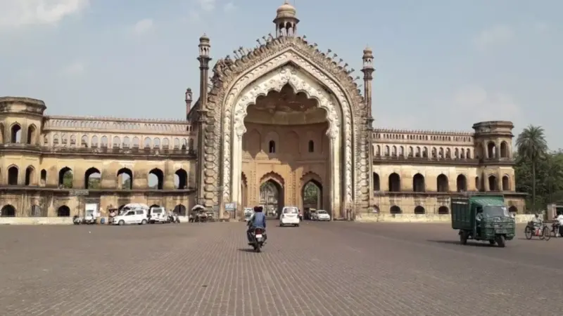 Who Was the First Hindu King of Lucknow? Lakshman, Lakhan Pasi, and the Entangled Story of History