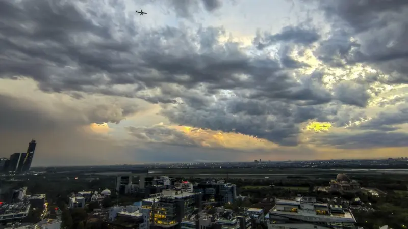 दिल्ली-NCR में फिर बारिश, खेतों में खड़ी फसल से किसानों की बढ़ी टेंशन