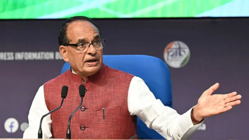 कीटनाशक बिल पर बवाल! संसद से पहले ही उद्योग में 'डेटा वॉर', किसानों पर पड़ सकता है सीधा असर