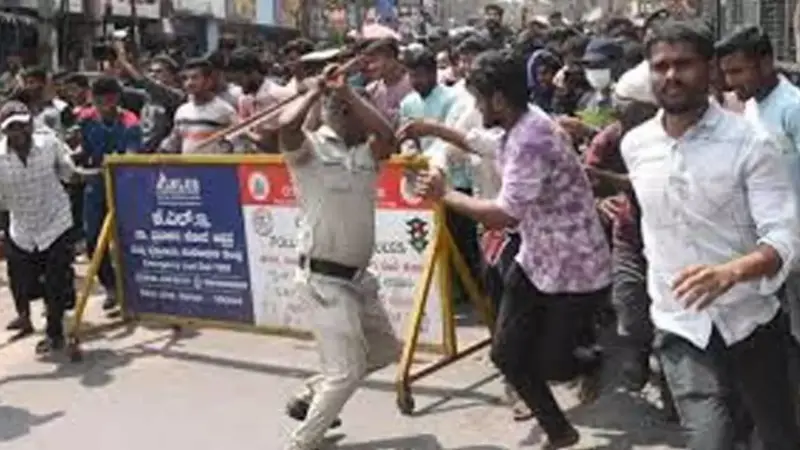 Police crackdown on protest for govt job recruitment