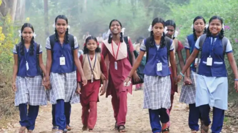 Breaking: பள்ளி மாணவர்களுக்கு ஹேப்பி நியூஸ்.. கோடை விடுமுறை தேதியில் அதிரடி மாற்றம்?. பள்ளிக்கல்வித்துறை வெளியிடப்போகும் அறிவிப்பு.!