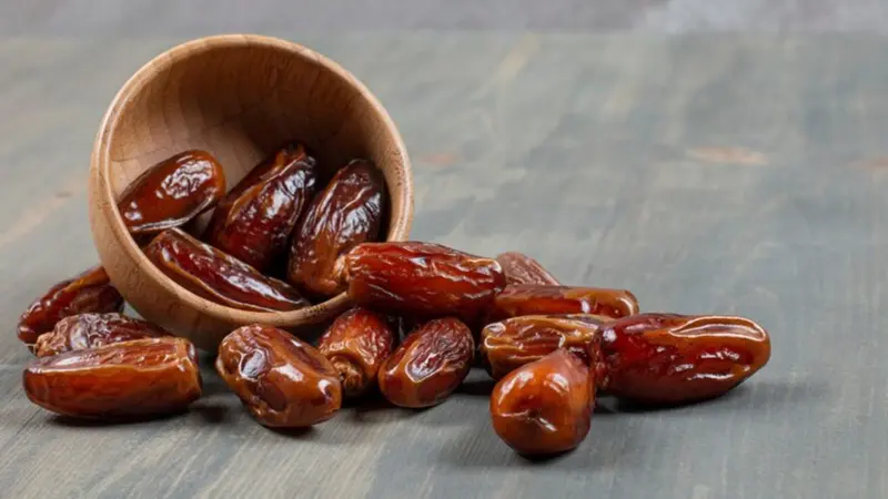 How Many Dates Should You Eat in a Day? Learn the Best Time to Consume Them for Maximum Health Benefits in Winter.