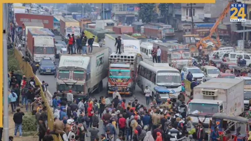 [Highlights] Delhi Chakka Jam: Transport strike enters day 2; supply disruptions, travel chaos continues across Delhi, Noida, Gurugram