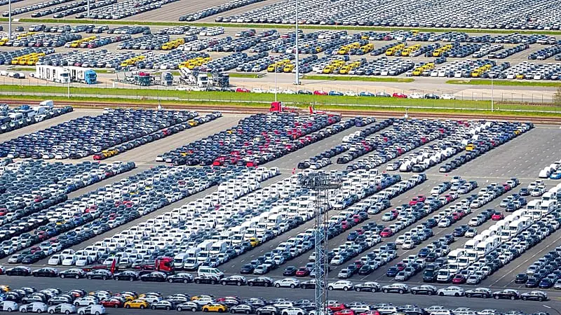 Trump to raise US tariffs on EU cars to 25%, accusing bloc of not complying with deal