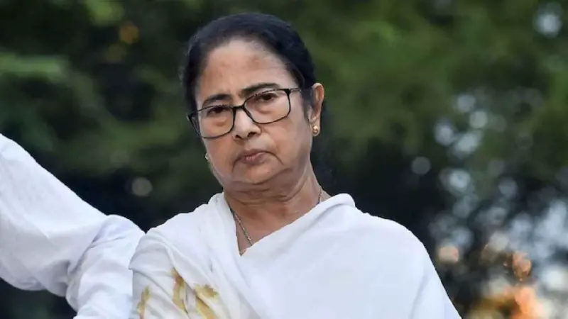 West Bengal: బెంగాల్లో తృణమూల్ హైడ్రామా.. స్ట్రాంగ్ రూం ముందు ఆందోళన..