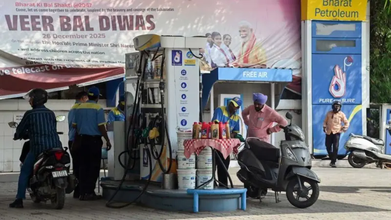 Price Secret: ప్రపంచవ్యాప్తంగా ఇంధన సెగ.. భారత్‌లో మాత్రం ధరలు ఎందుకు తక్కువ..? అసలు రహస్యం ఇదే..