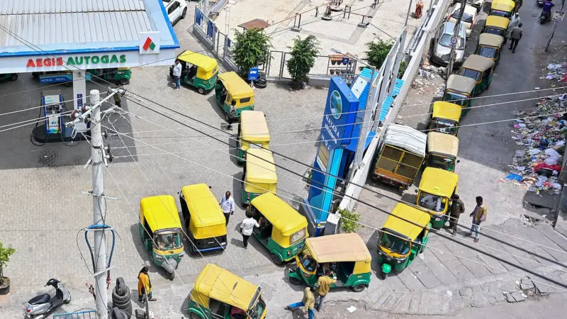 Auto LPG crisis: Cops patrol gas stations as drivers spat over long queues
