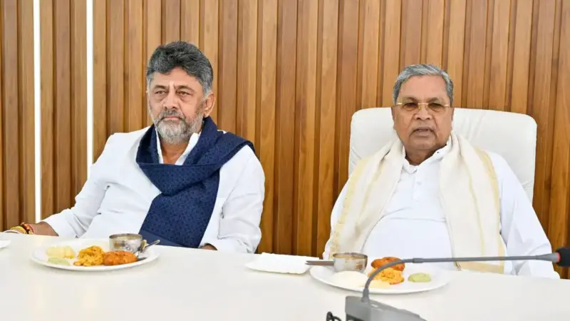 कर्नाटक : मुख्यमंत्री सिद्धारमैया ने किया इस्तीफे का ऐलान, मंत्रियों के साथ ब्रेकफास्ट मीटिंग में की घोषणा