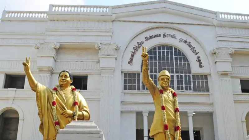 சிவி சண்முகம் வீட்டில் 35 அதிமுக எம்.எல்.ஏ.க்கள்- விஜய் ஆட்சி அமைக்க ஆதரவு?