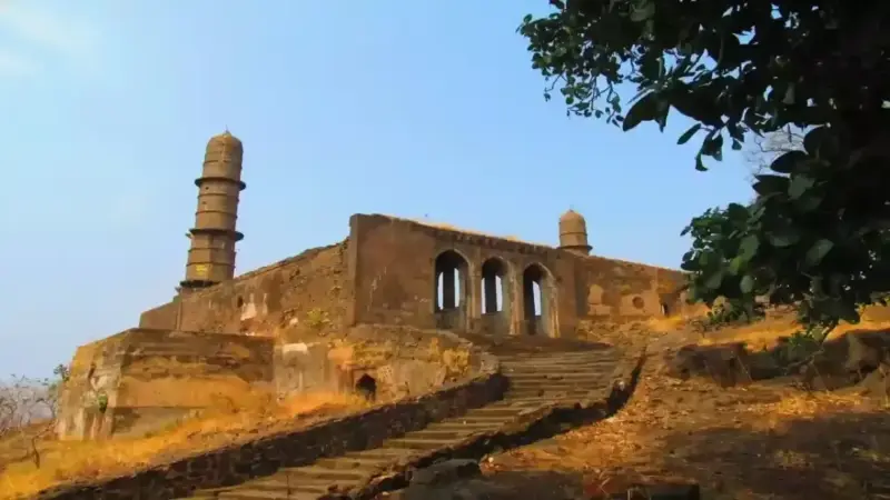 Asirgarh Fort: The Gateway to the Deccan That Had to Be Crossed to Enter the South