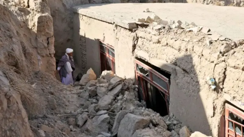 ஆப்கானிஸ்தானை குறி வைத்து தாக்கும் பாகிஸ்தான்.. பதிலடிக்கு எச்சரிக்கை கொடுத்த தாலிபான்!