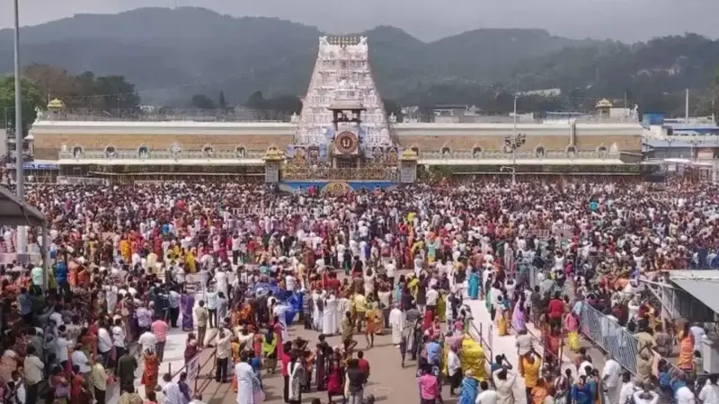 శ్రీవారి దర్శనానికి పోటెత్తిన భక్తులు..నిన్న ఒక్క రోజే 91,005 మంది