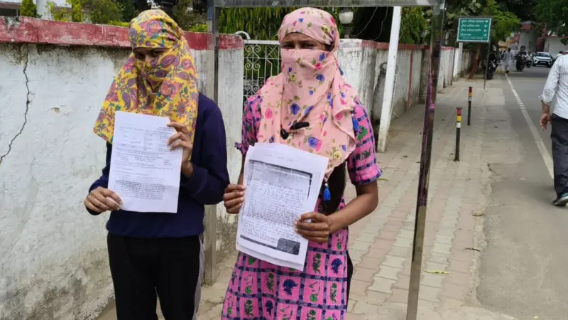 Saharanpur Police Controversy: सहारनपुर में महिला ने चौकी इंचार्ज पर लगाया उत्पीड़न और धमकी का आरोप, सुरक्षा की लगाई गुहार