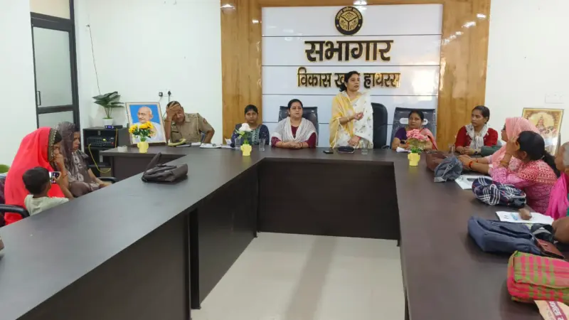 Hathras :  बेटी बचाओ-बेटी पढ़ाओ अभियान को लेकर जागरूकता कार्यक्रम, योजनाओं की दी जानकारी