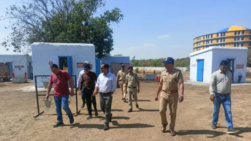 सिमरोल में सुरक्षा मानकों की अनदेखी के चलते 2 पटाखा फैक्ट्रियां की गई सील, एक्शन में इंदौर प्रशासन