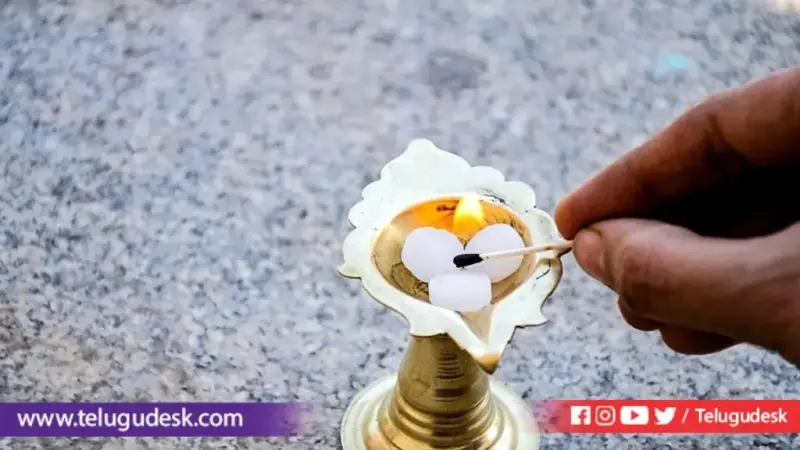పూజలో హారతి మధ్యలో ఆరిపోతే ఏమవుతుంది? ఆధ్యాత్మిక అర్థం ఏమిటి!