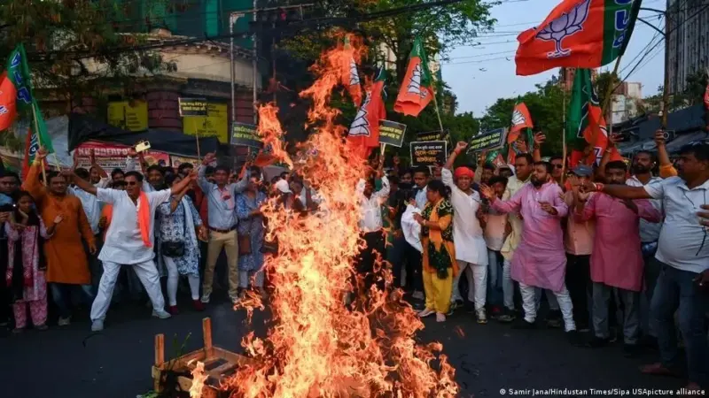 बंगालमध्ये हिंसाचारात  चार कार्यकर्त्यांचा मृत्यू