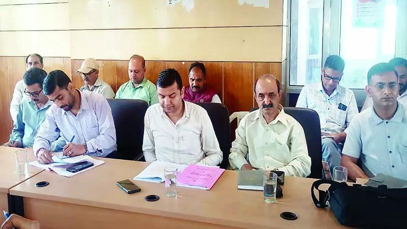 चुनावों के लिए अधिकारी किए ट्रेंड - Divya Himachal