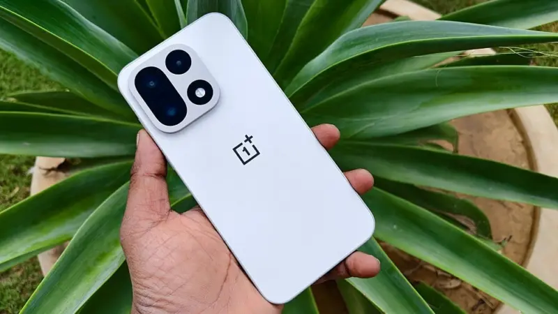 OnePlus 15 review: Solid performer with minimalistic form factor