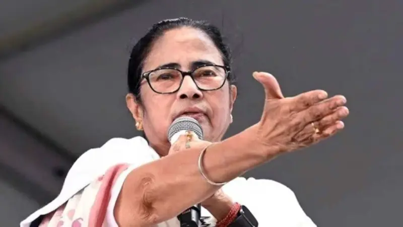 Mamata Banerjee: ''కరెంట్ తీసేస్తున్నారు''.. ఓట్ల లెక్కింపునకు ముందు మమతా సంచలన ఆరోపణ..