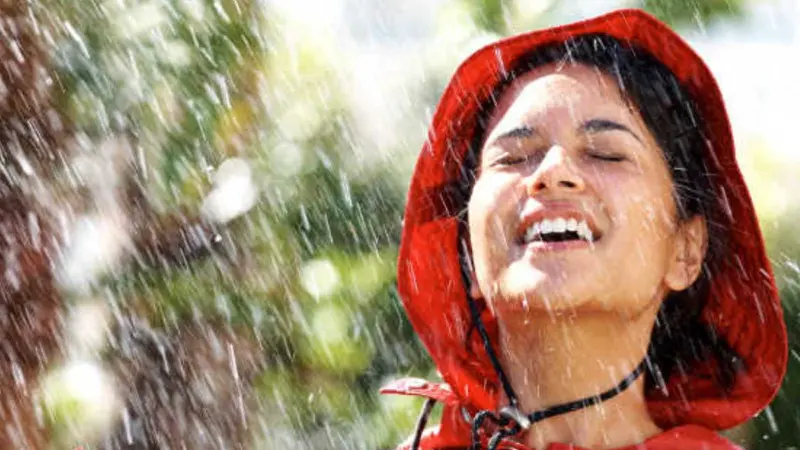 மழைத் தூறல் மண் வாசனையில் ஒளிந்திருக்கும் அறிவியல் ரகசியம்!