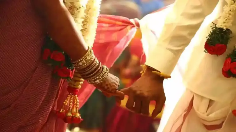 అధికారుల కళ్లుగప్పి బాల్య వివాహం.. అసలేం జరిగిందంటే..?