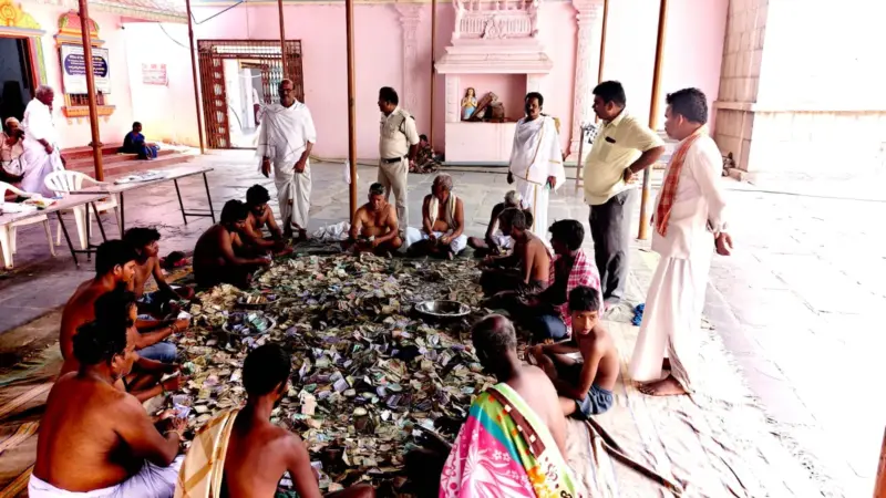 మురడి ఆంజనేయస్వామి హుండీ లెక్కింపు