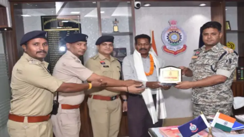 नक्सल इलाके में 40 साल की सेवा : सिपाही से एसआई तक का बेदाग सफर, 15 बार मिला इनाम, 55 बार प्रशंसा पत्र