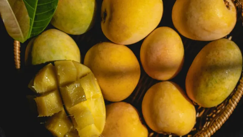 Mango Buying Tips: എല്ലാം ഓര്‍ഗാനിക് അല്ല, വ്യാജ മാങ്ങ എങ്ങനെ തിരിച്ചറിയും? പ്രതിവിധി സിംപിളാണ്