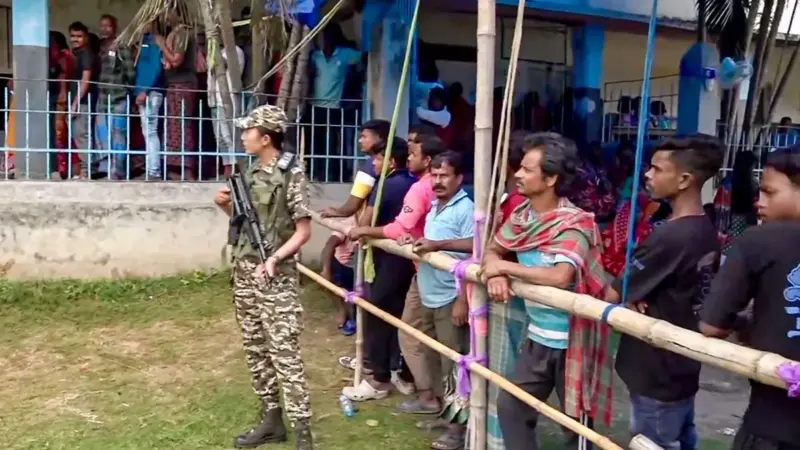 দক্ষিণ ২৪ পরগনার ১৫ বুথে পুনর্নির্বাচন, কড়া নিরাপত্তায় চলছে ভোটগ্রহণ