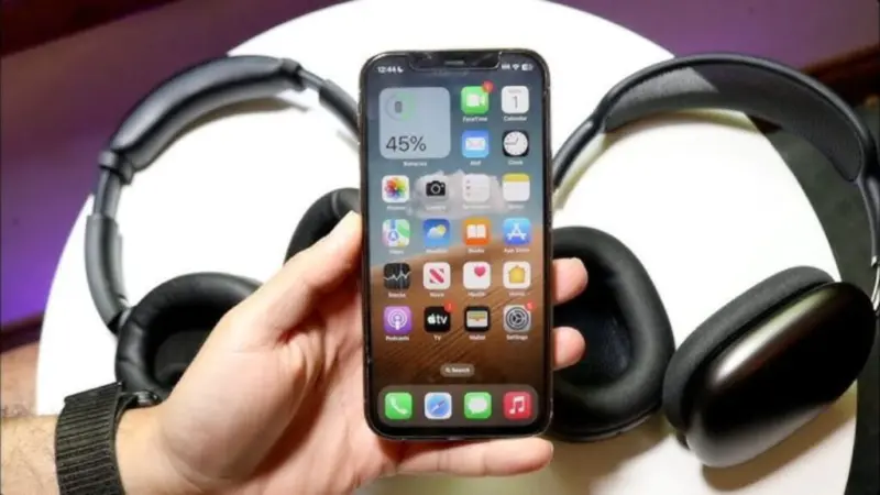 Did You Know? You can connect 2 headphones to one phone; Here's how