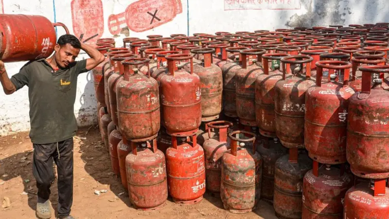 LPG cylinder price on April 14: Check domestic and commercial gas rates in Delhi, Bengaluru, Mumbai, Kolkata today