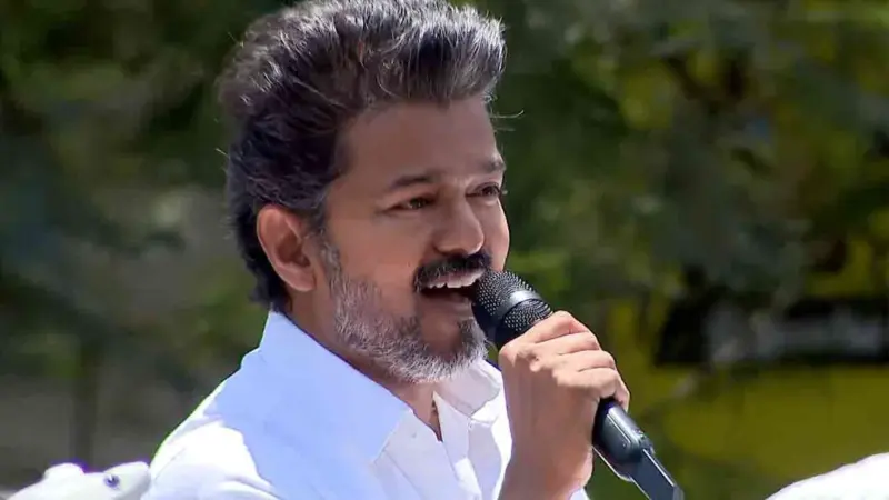 த.வெ.க. தலைவர் விஜய் பாட்டுப் பாடித் தேர்தல் பரப்புரை!