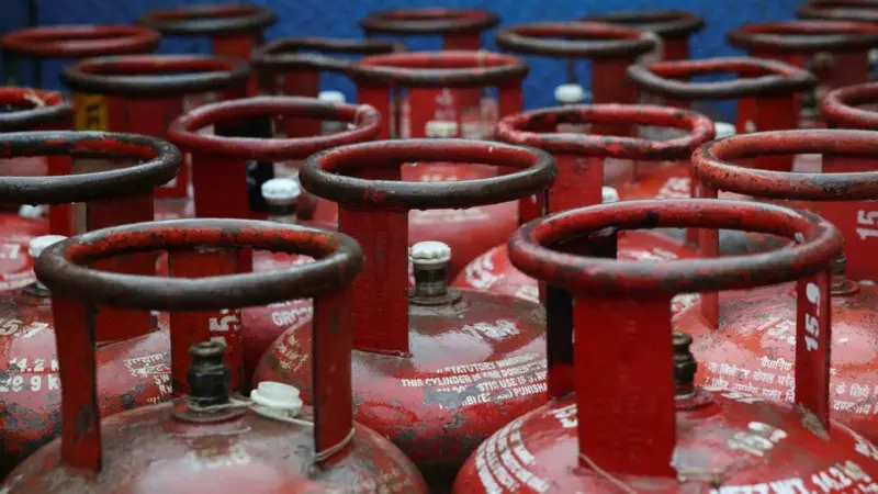 LPG cylinder price on April 18: How much does domestic and commercial gas cost in Delhi, Bengaluru, Mumbai today