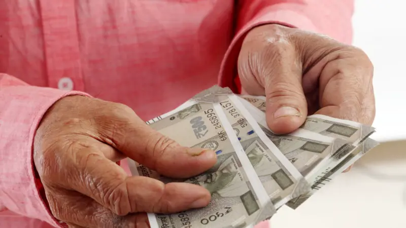Money Horoscope in Bengali: আয়ের নতুন উত্স তৈরি হবে! দেখে নিন আজকের আর্থিক রাশিফল