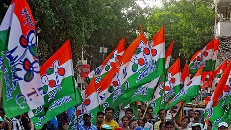 প্রকাশ্যে পুলিশকে টার্গেট করে মন্তব্য, বিতর্কে জড়ালেন তৃণমূল নেতা
