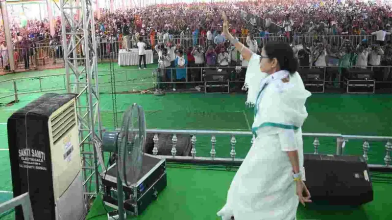 బీజేపీ వస్తే బుల్డోజర్లతో అందర్నీ గెంటేస్తుంది.. మమతా బెనర్జీ