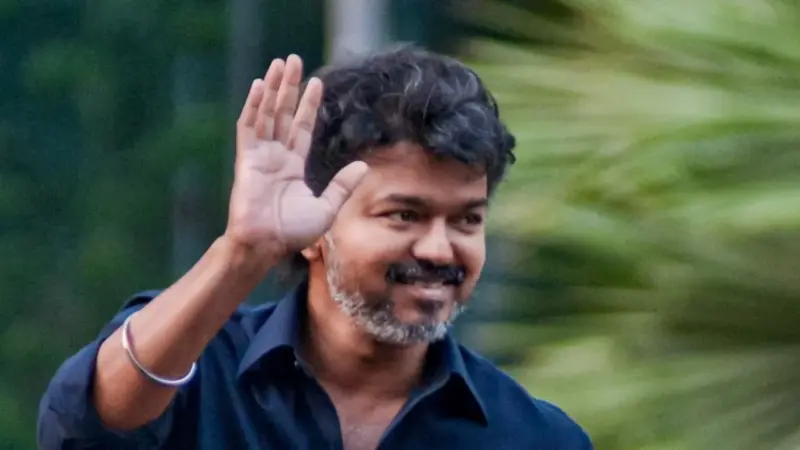 ముఖ్యమంత్రి కాన్వాయ్‌లో విజయ్ ఎంట్రీ - వీడియో వైరల్