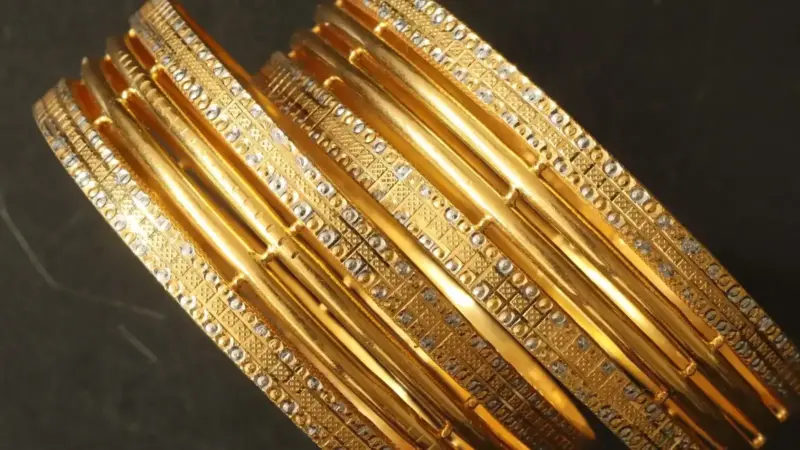 Gold Rate Today, May 4: What is the price of 10-gram 22, 24 carat gold in your city?