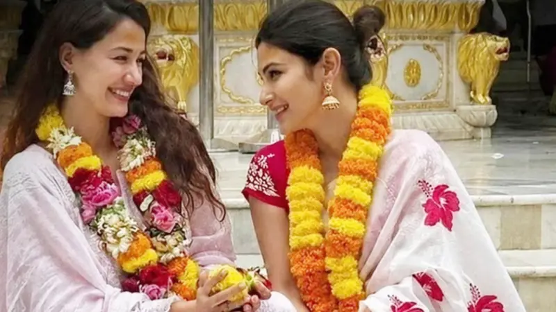 Mouni Roy: ডিভোর্সের গুঞ্জনের মাঝেই দিশা পাটানির সঙ্গে বিয়ের ঘোষণা! ভাইরাল পোস্টের সত্যিটা কী?