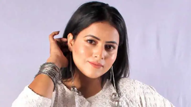 కాలువలో శవమై తేలిన ఫీమేల్ సింగర్