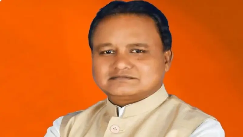 ପୁଣି କମିଲା ମୁଖ୍ୟମନ୍ତ୍ରୀଙ୍କ କାରକେଡର ଗାଡ଼ି ସଂଖ୍ୟା