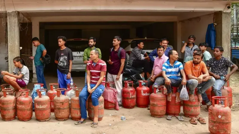 Big LPG Price Jump From Today May Hit Hotels And Small Businesses Hard