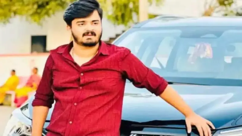 బండి భగీరథ్ కు లుక్ అవుట్ నోటీసులు