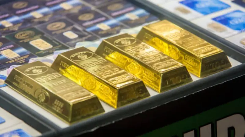 Gold Price Today Kolkata: লক্ষ্মীবারে কততে দাঁড়িয়ে সোনার দাম! আজ ২২ ও ২৪ ক্যারেট কততে বিকোচ্ছে?