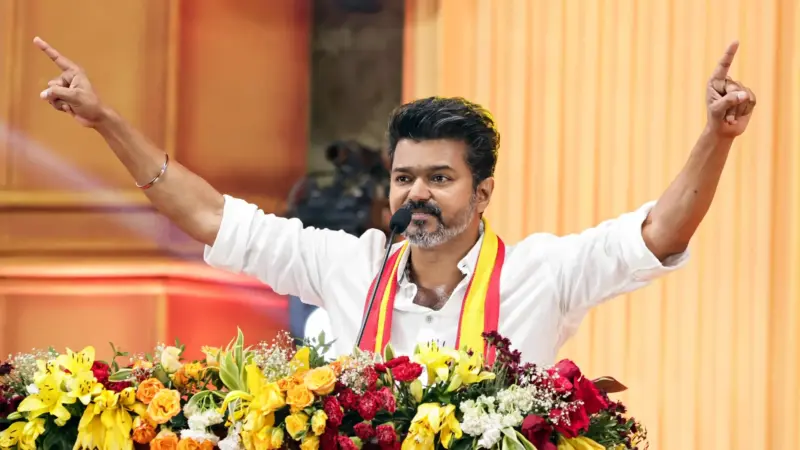 తమిళనాడులో పొలిటికల్ హీట్.. డీఎంకేకు విజిల్ దెబ్బ!