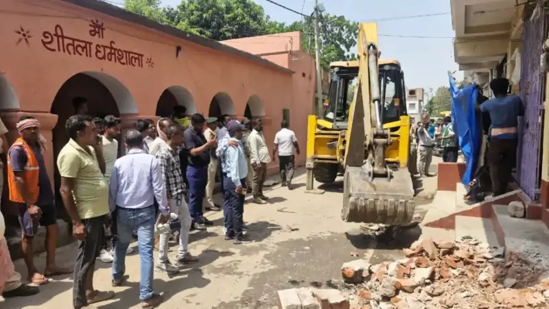 Bihar News : नालंदा में मघड़ा भगदड़ के बाद जागा प्रशासन, मंदिर परिसर से हटा अतिक्रमण, अब सीढ़ियों की जगह बनेगा सुरक्षित स्लोप